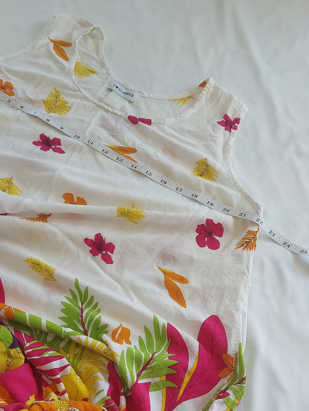 Classic CW Classics White Dress with Pink Floral Accent Lightweight .Size XL - Picture 6 of 7